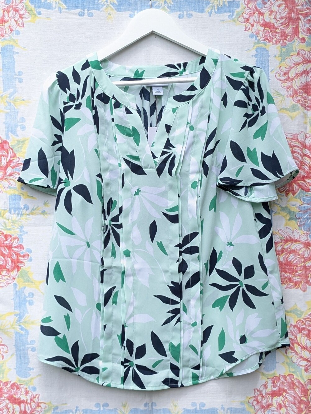 Liz Claiborne Pleated V-neck Mint Floral SS Top Medium